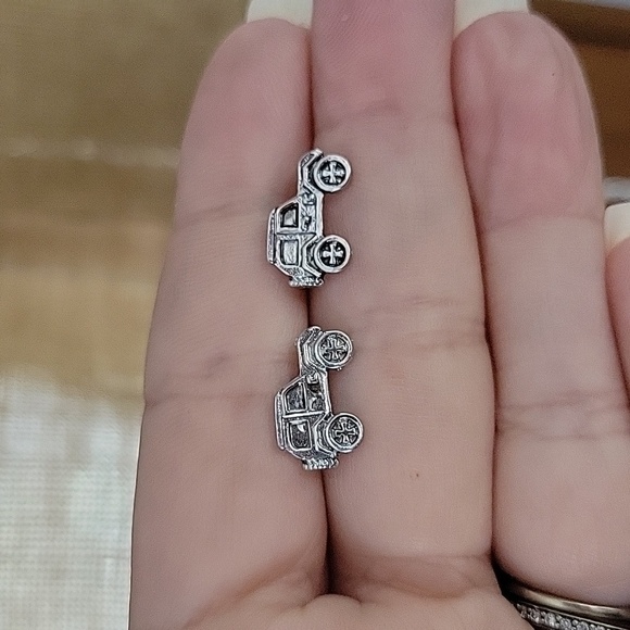 JEEP Stud Earrings, unisex - Picture 1 of 6